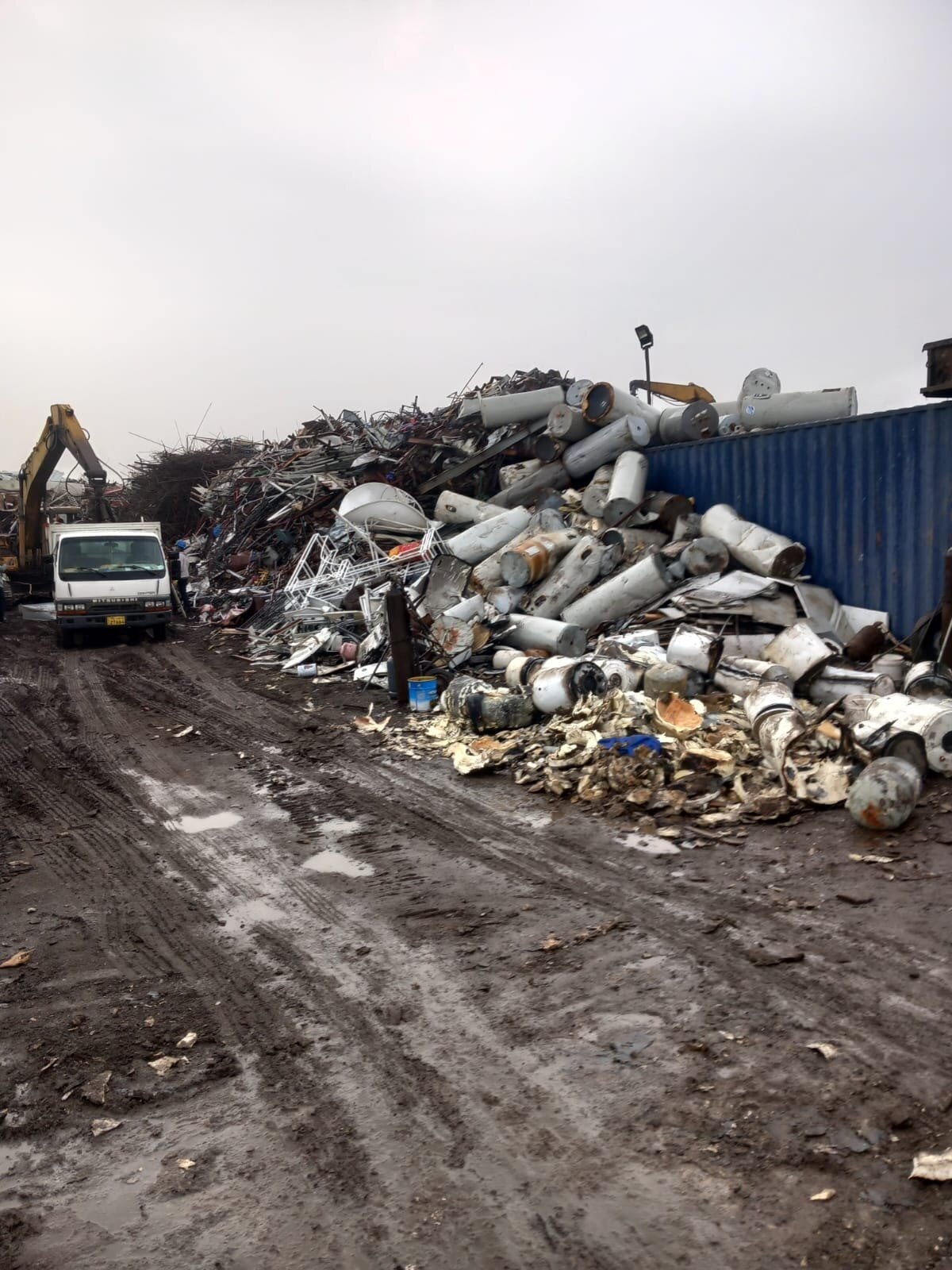 الدليل الشامل لبيع السكراب وإعادة تدوير المعادن في الكويت